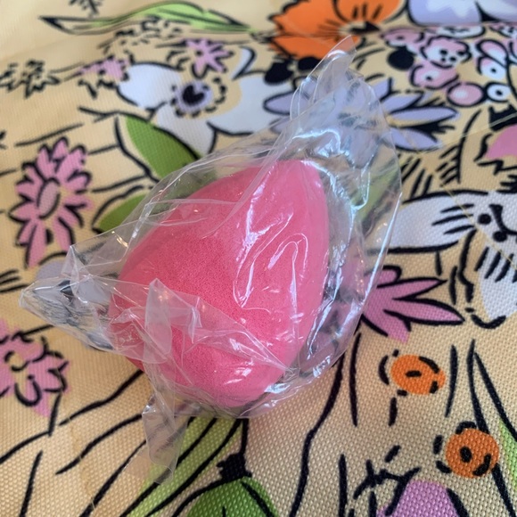 Cute raindrop shaped blenders. - Picture 3 of 3